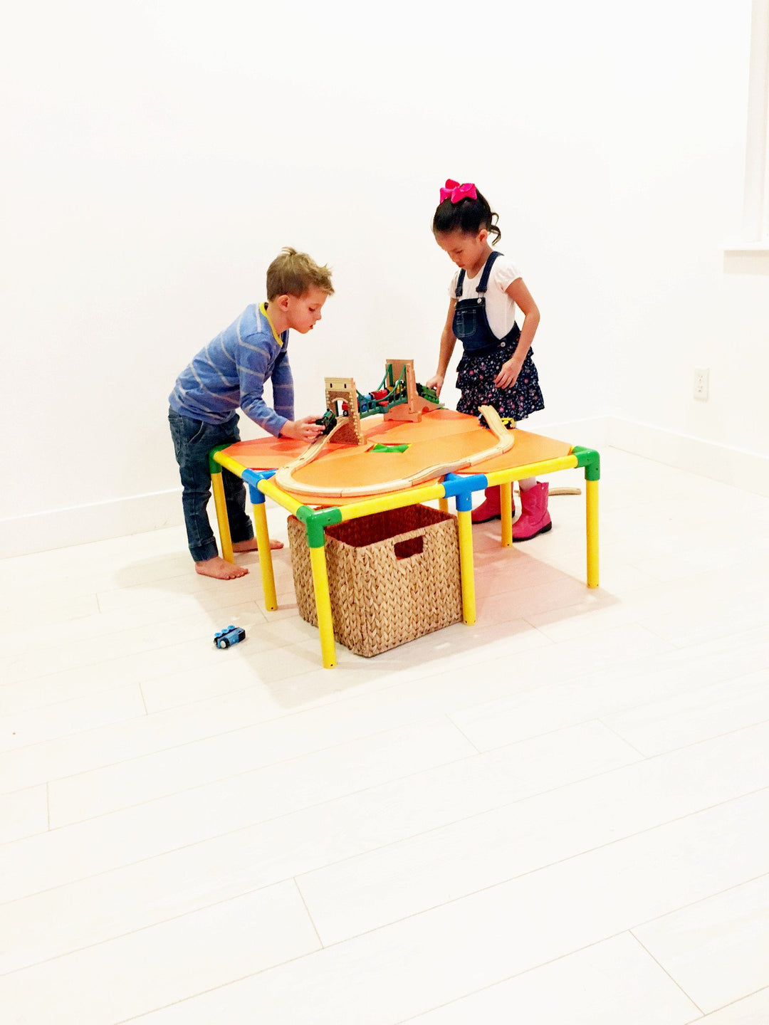 Tubelox play table